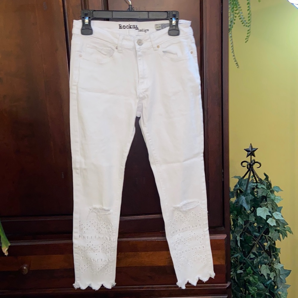 Rocks & Indigo White Distructed Fray Bottom Skinny Jeans